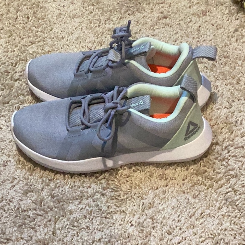Reebok womens size 7.5  BRAND NEW